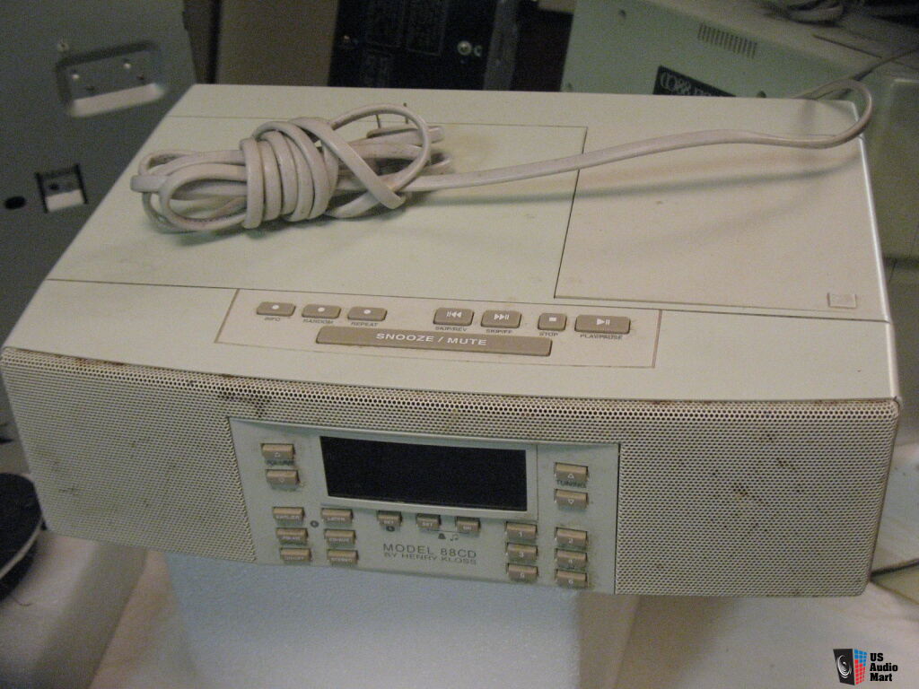 Henry Kloss Music machine model 88CD in offwhite sounds operates