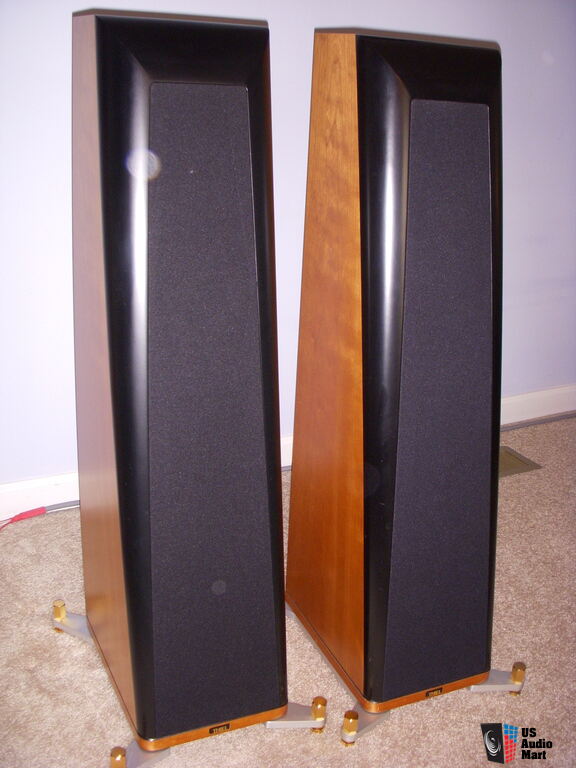 SALE PENDING Thiel CS 1.6 speakers with optional outriggers, great