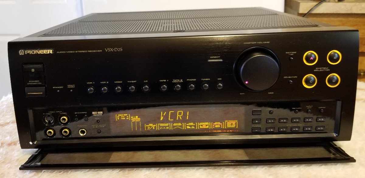 V Low Use Pioneer VSX-D2S AV Reciever - 5 Channel - 125 Watts in Stereo