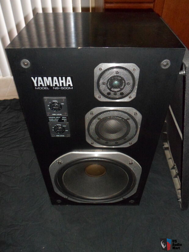 Pair of Monitor Speakers Yamaha NS-500M in great condition Photo