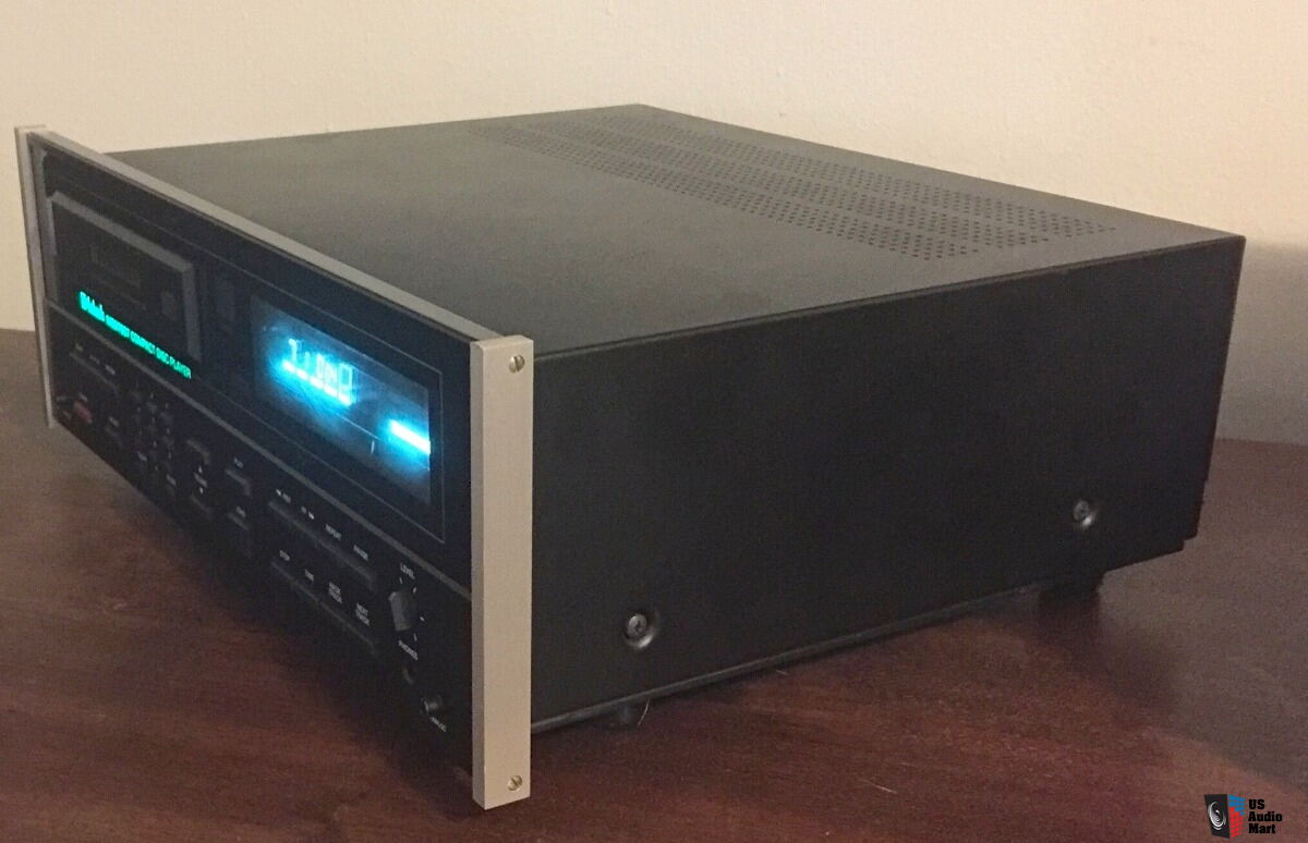 McIntosh MCD-7007 CD Player - without Remote (120Volt) Photo