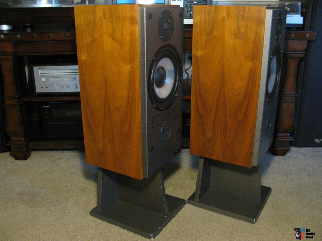 mission 737 speaker stands