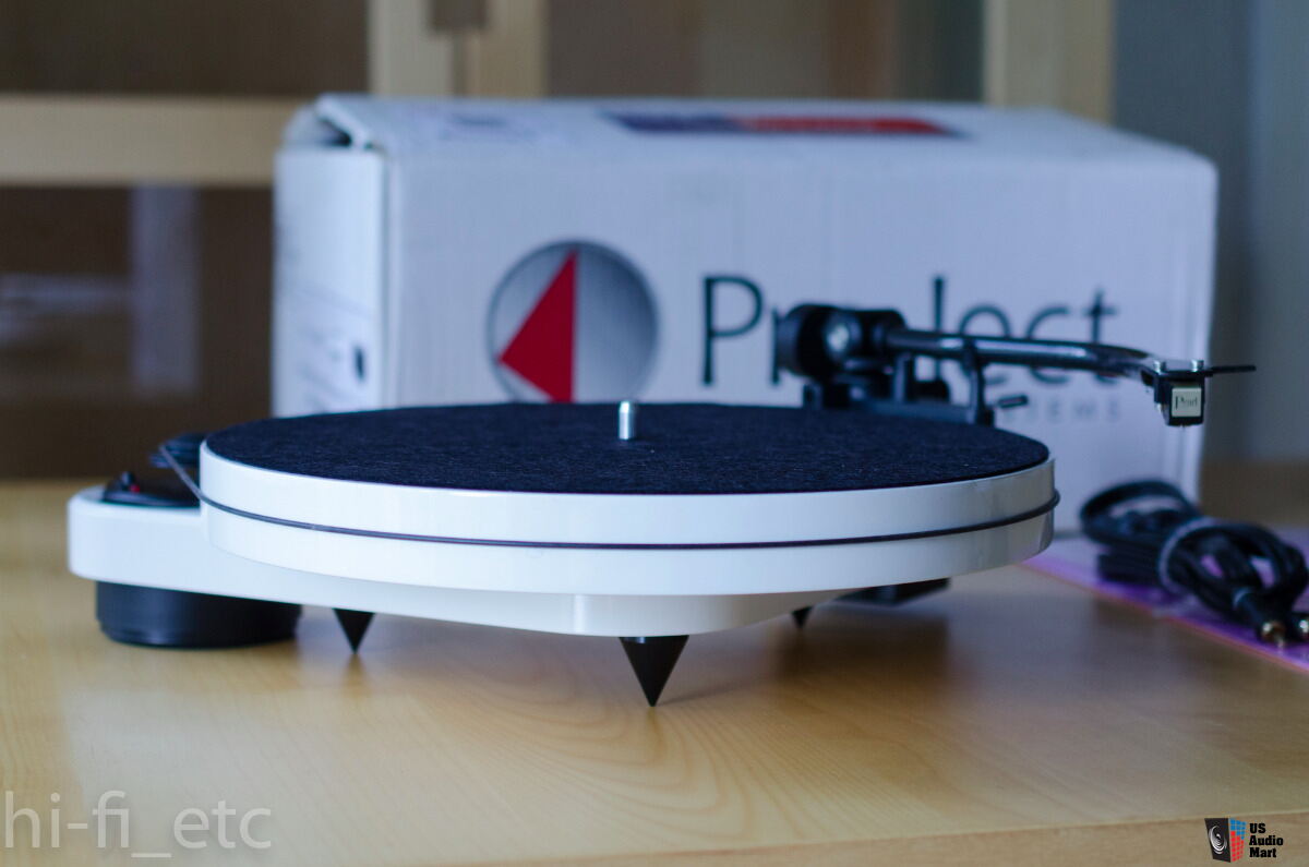 Pro-Ject RPM 1 Carbon Turntable, White - Barely Used, 100% in Box Mint Condition Photo #1290568 - US Audio Mart