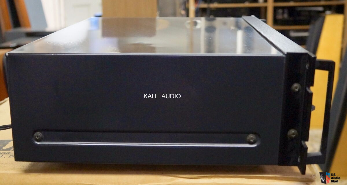 Nakamichi 681 ZX Discrete 3-head cassette deck. Made in Japan