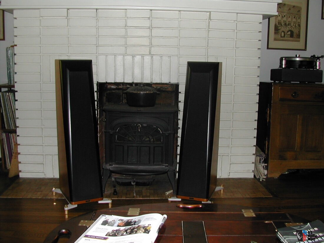 Reduced price Pair of Thiel CS1.6 floorstanding speakers with