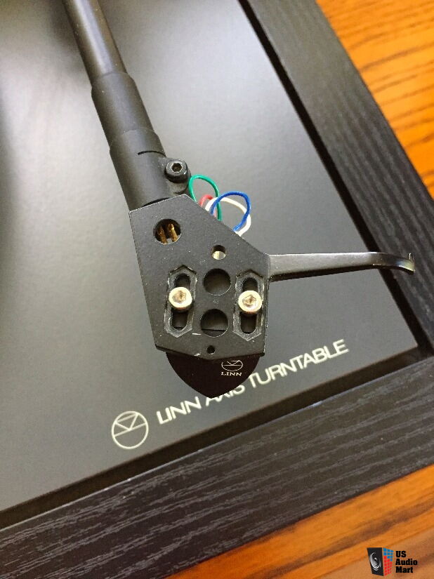 linn-axis-turntable-with-basik-lvx-arm-and-adikt-cartridge-photo