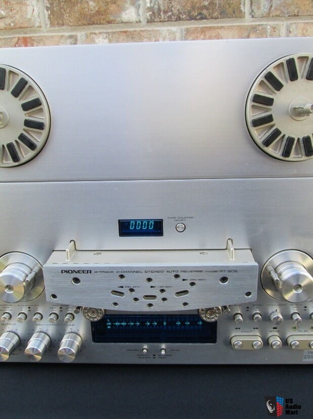 Pioneer RT-909 Reel to Reel Tape Deck. NO REELS OR HUBS 