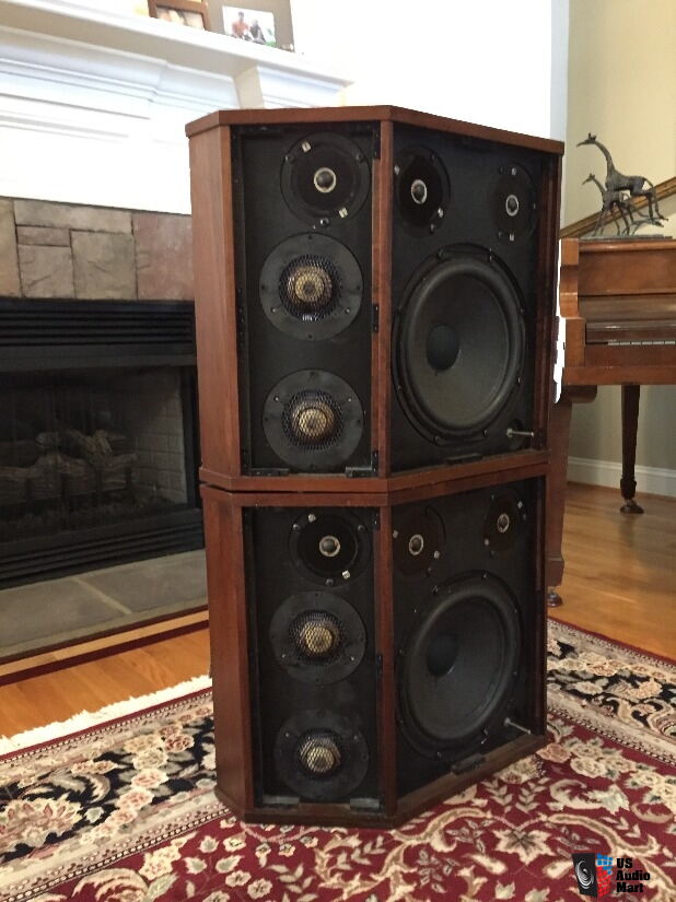 Legandary Acoustic Research AR-LST in walnut