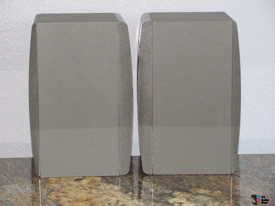 Bose 141 Bookshelf Speakers In Excellent Condition Photo 1996019
