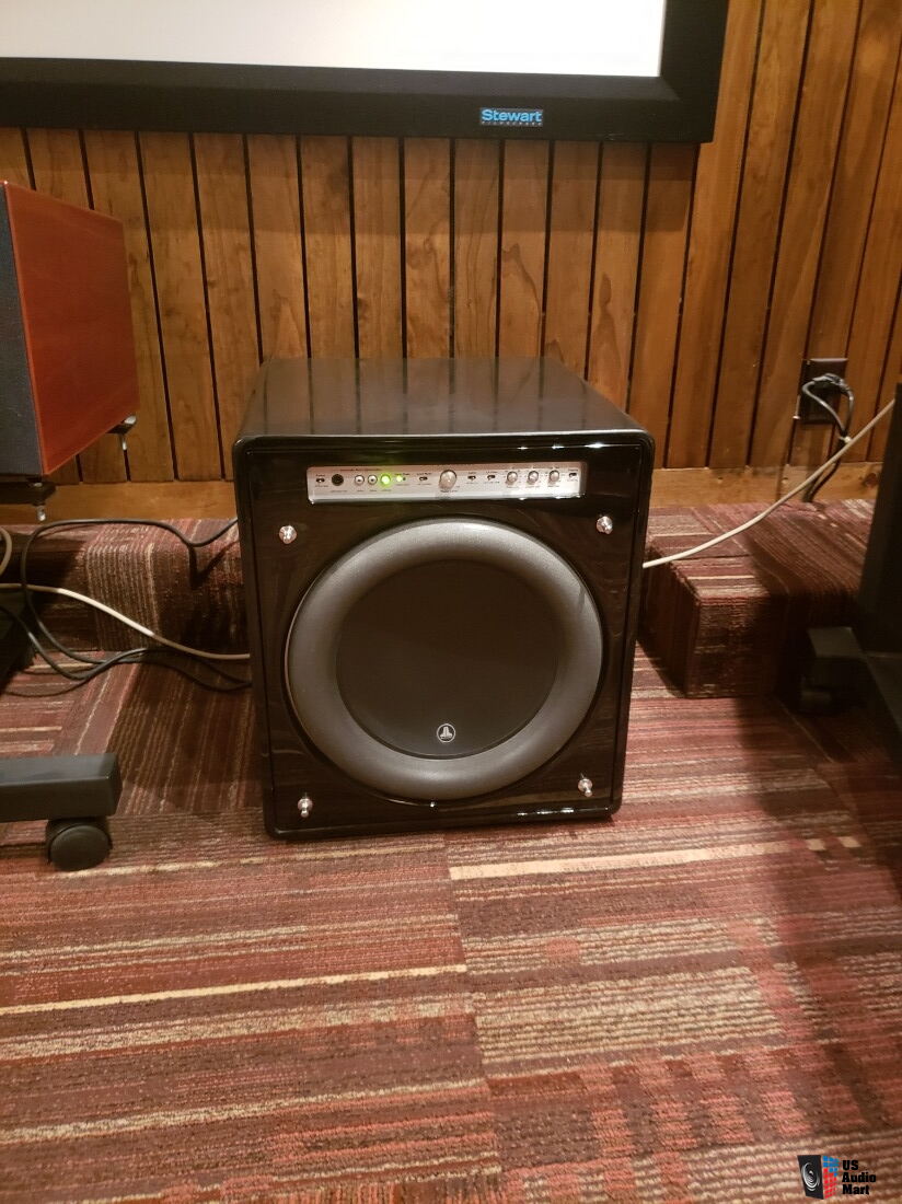 JL Audio f113 v1 Subwoofer in gloss 