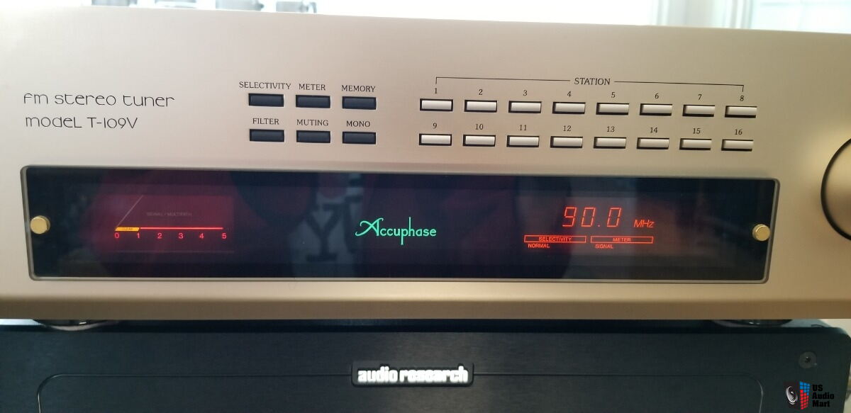 Legendary FM tuner Accuphase T109V Photo #2357858 - UK Audio Mart