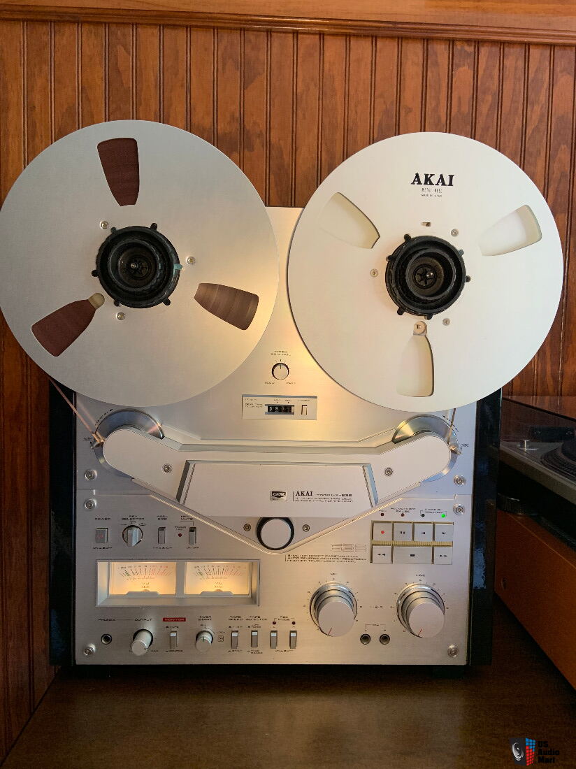 AKAI GX-636 reel to reel tape deck with NAB adapters and dust