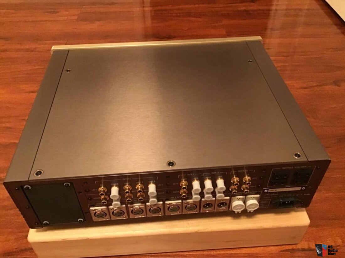 Accuphase C290 precision class A solid state preamp 120v US