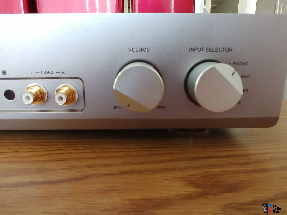 Triode TRV-A300SER vacum tube integrated amplifier. With Headphone