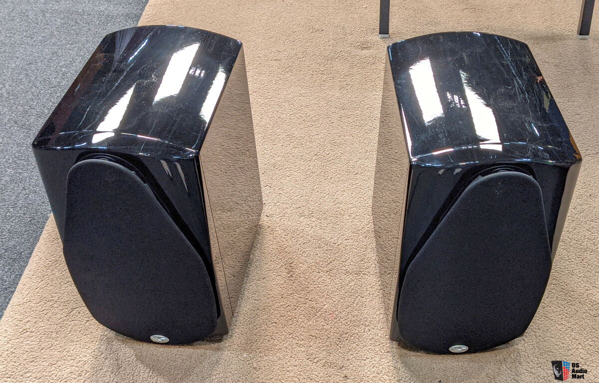 NHT Classic Three Bookshelf Speakers with Boxes. Gloss Black Photo