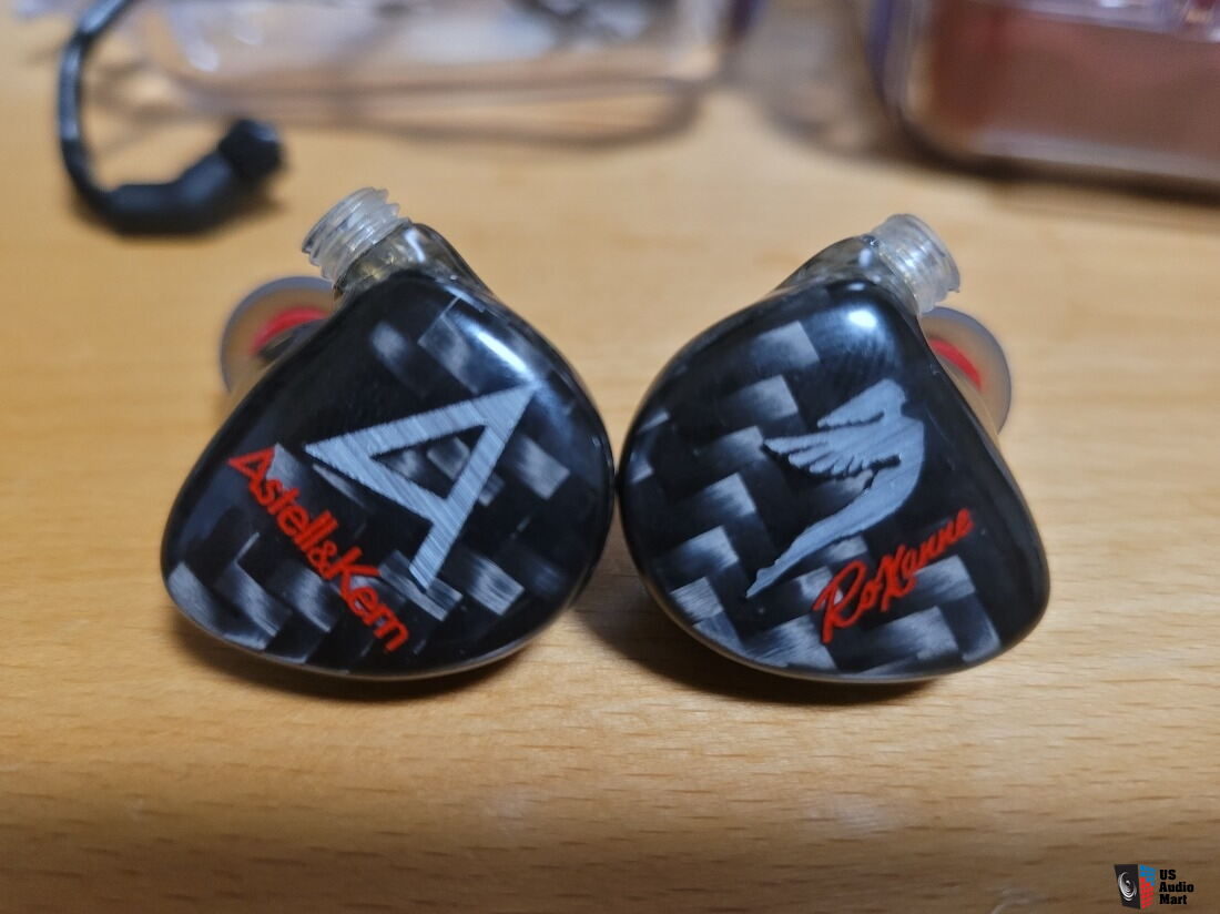 JH Audio Roxanne Astell & Kern Special Carbon Fiber Edition IEM