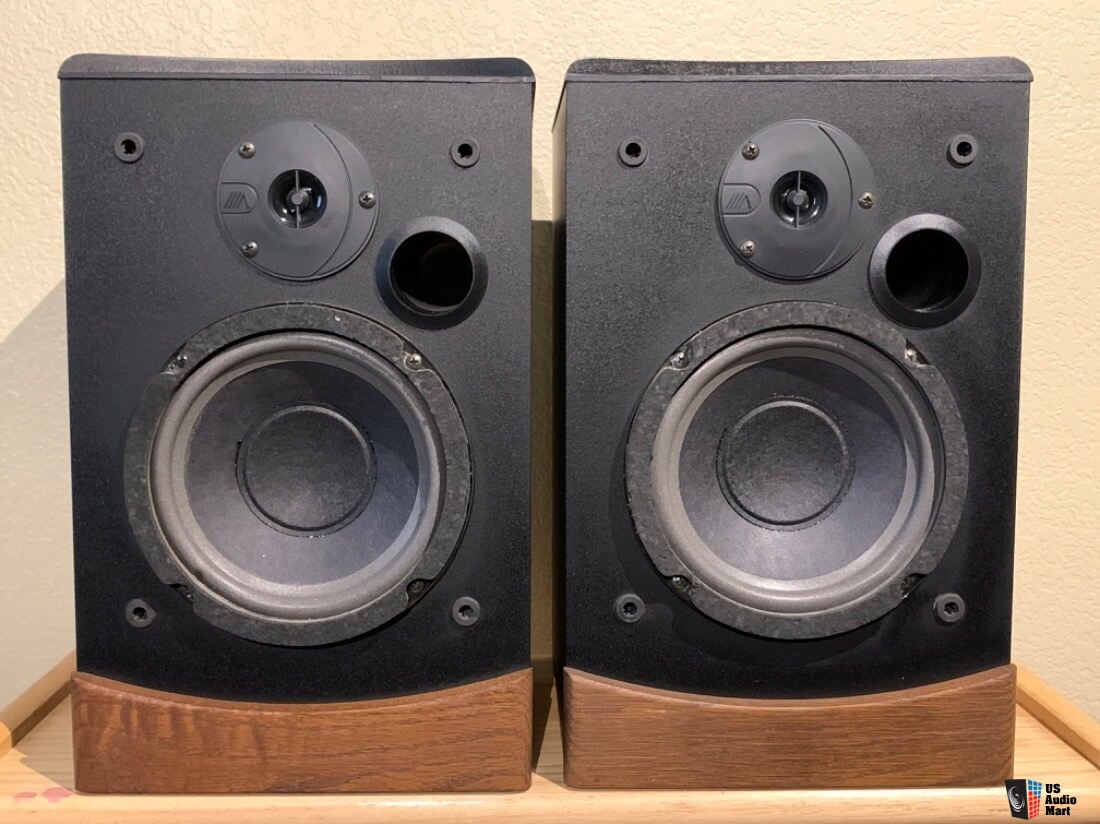 Vintage Advent Futura A1103 Bookshelf Speakers Photo #3213990 - Canuck ...