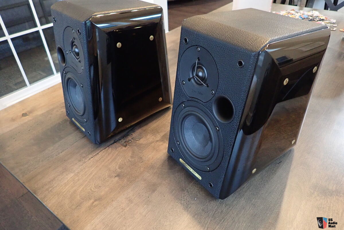 Sonus Faber Concertino Home Bookshelf Speakers (pair), Gloss Black