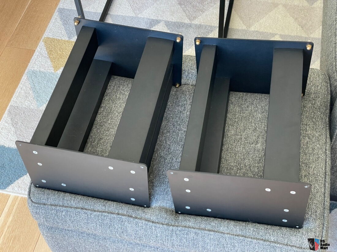 Audio Note AN-J stands in matte black with spikes and disks Photo ...