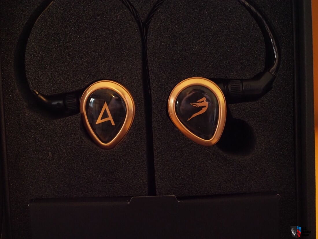 Astell&Kern JH Audio Rosie w/ Moon Audio 2.5mm Cable Photo