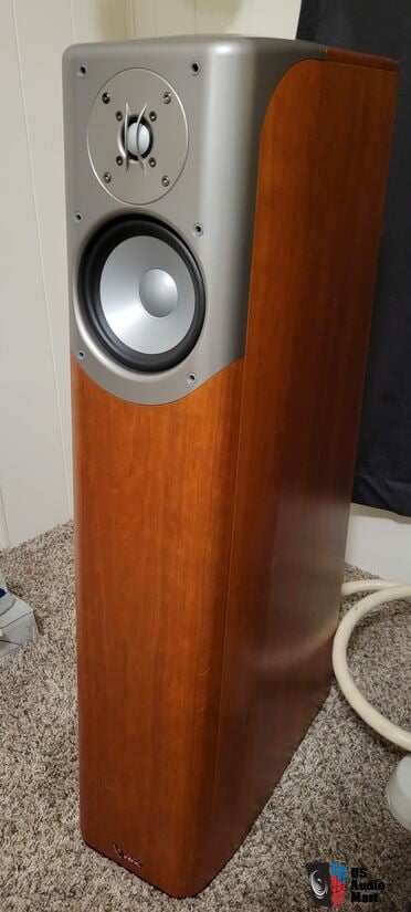 Infinity 600 floor model speakers in Cherry Photo - US Audio