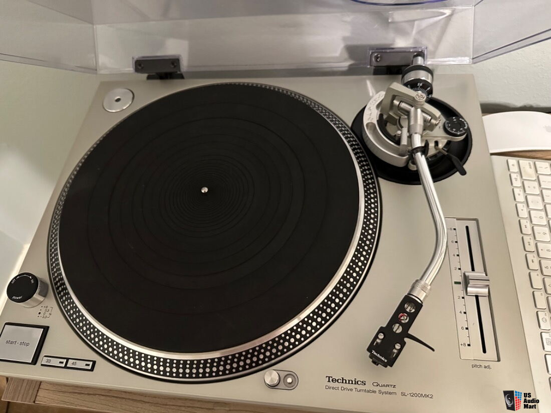 Technics SL-1200 Mk2 with Shure V15 Type V MR Cartridge Photo