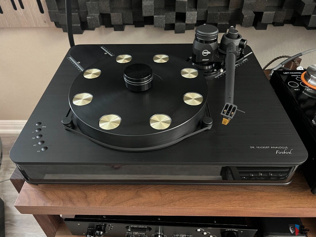https://img.usaudiomart.com/uploads/large/4552805-6ae193cf-dr-feickert-analogue-firebird-turntable-deluxe-package-piano-black-amp-linear-power-supply.jpg