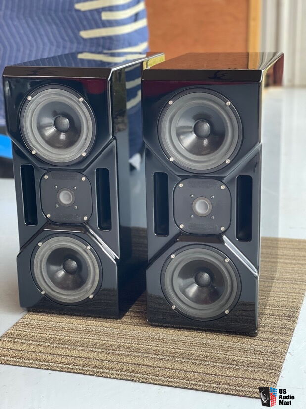 Wilson Audio Cub 2 in Diamond Black with factory stands For Sale