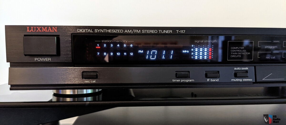Luxman T-117 AM/FM Tuner - Mint For Sale - US Audio Mart