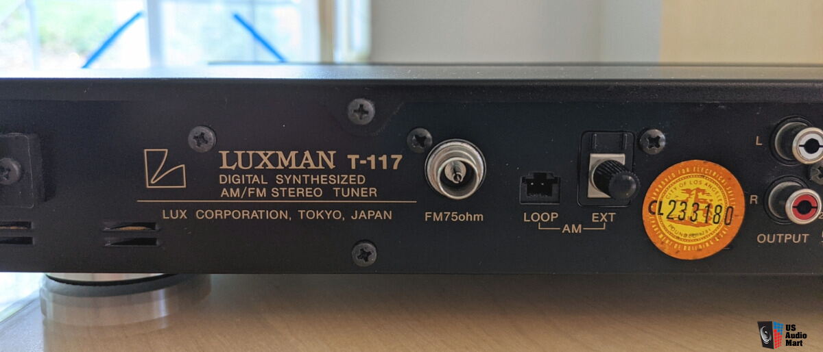 Luxman T-117 AM/FM Tuner - Mint For Sale - US Audio Mart