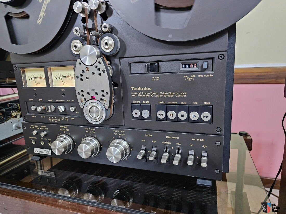 Open Reel To Reel - Technics RS-1700 4-Track 2-Channel Reel to