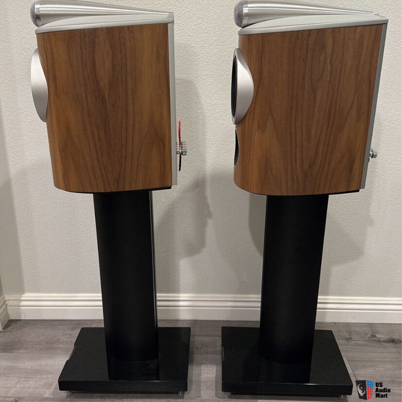 Excellent Bowers And Wilkins Bandw 805d4 Walnut Bookshelf Speakers With