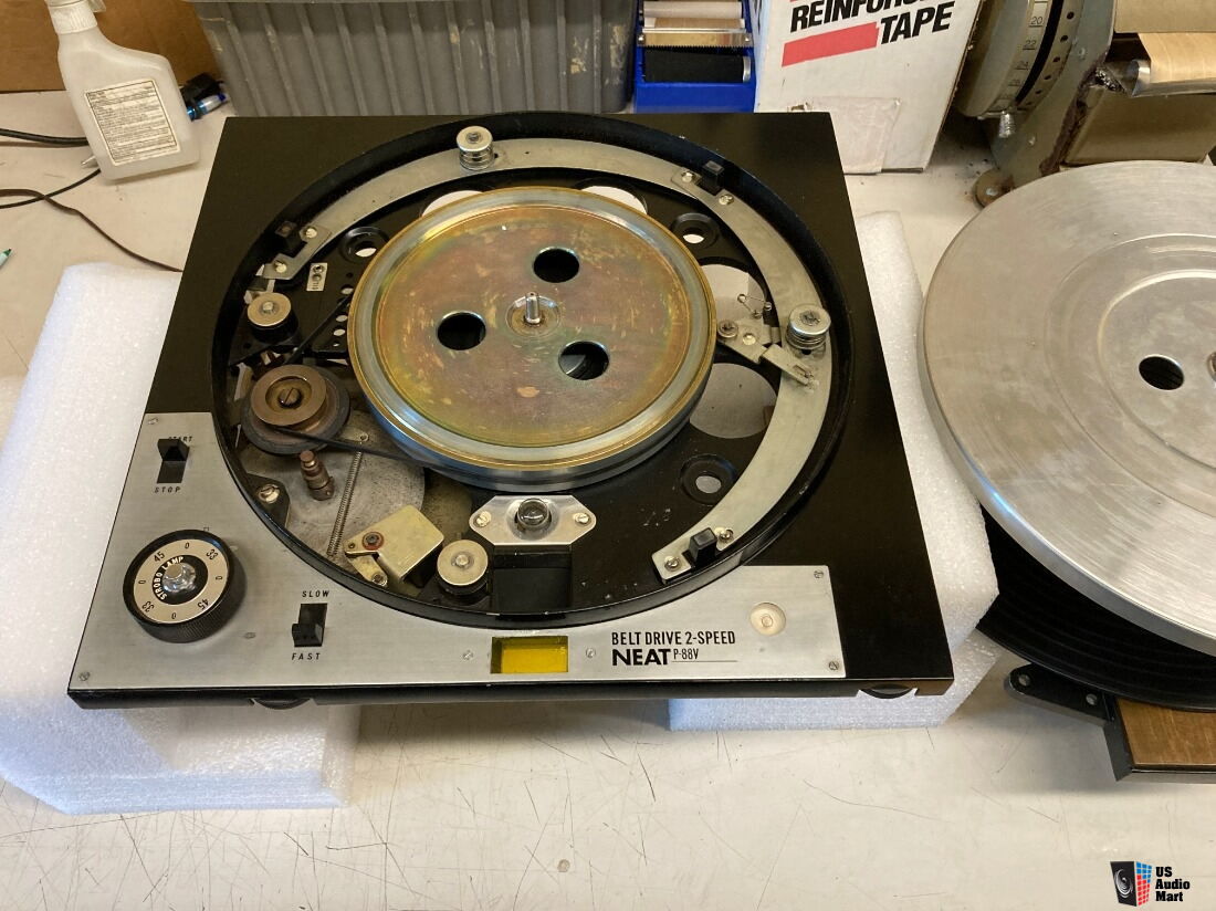 Vintage Neat P88-V Turntable, the Japanese Thorens TD 124 For Sale