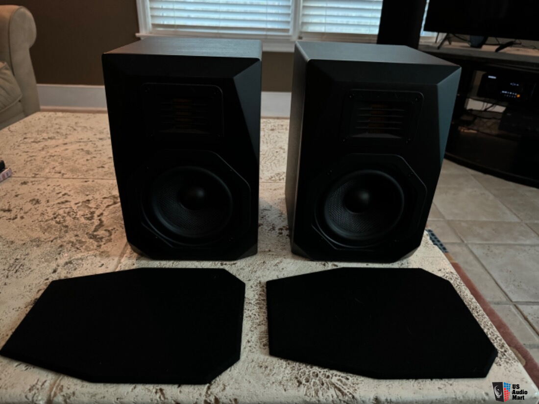 Emotiva B1+ bookshelf speakers Photo 4940784 US Audio Mart