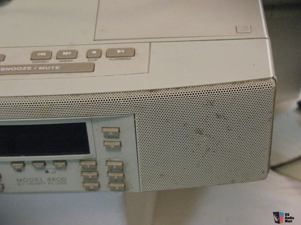 Henry Kloss Music machine model 88CD in offwhite sounds operates