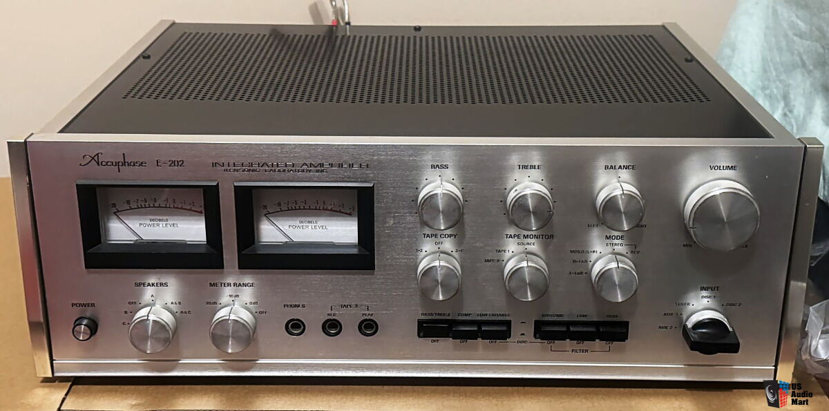 Accuphase E202 Integrated Stereo Amplifier (Monster Power Amp) For