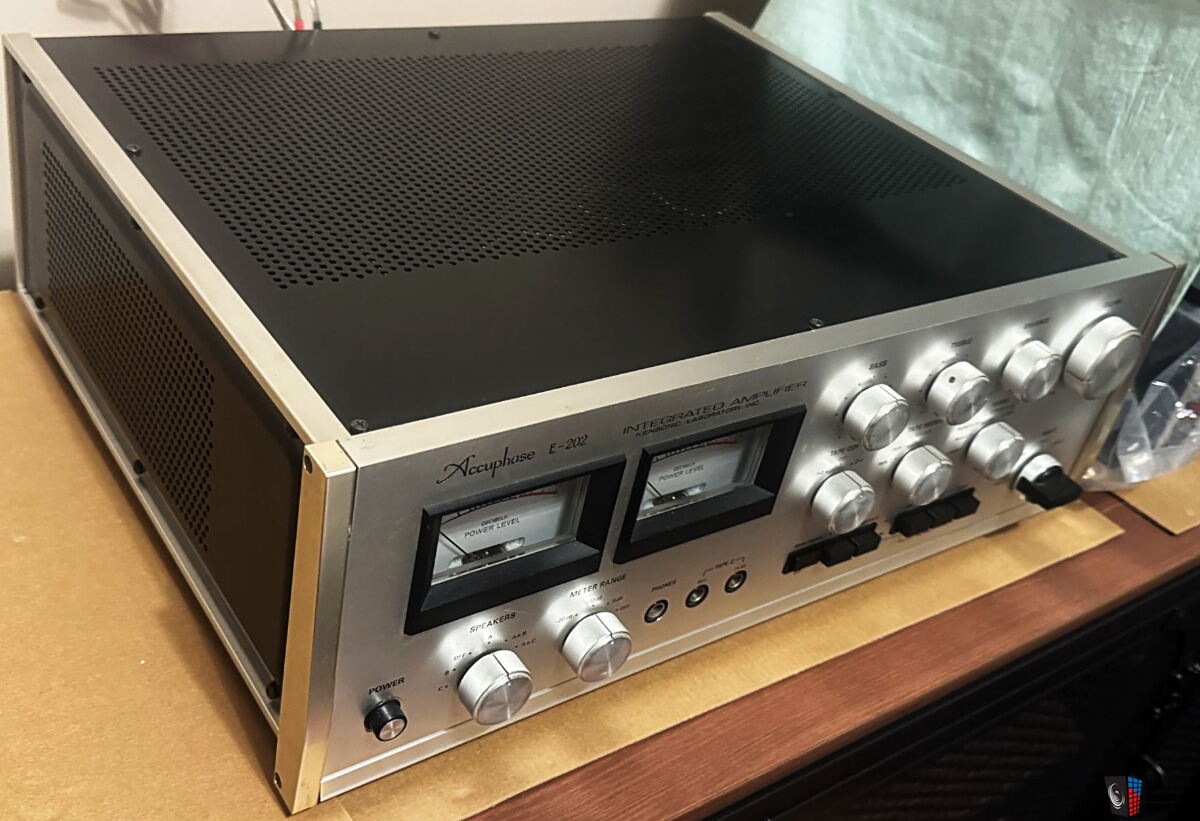 Accuphase E202 Integrated Stereo Amplifier (Monster Power Amp) For