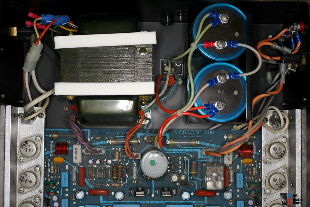 Moscode 300 Hybrid Power Amplifier Photo #582895 - UK Audio Mart