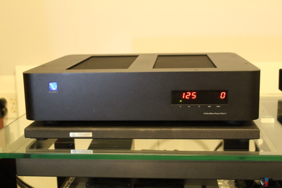 PS Audio PerfectWave PowerPlant 3 AC regenerator Power Conditioner