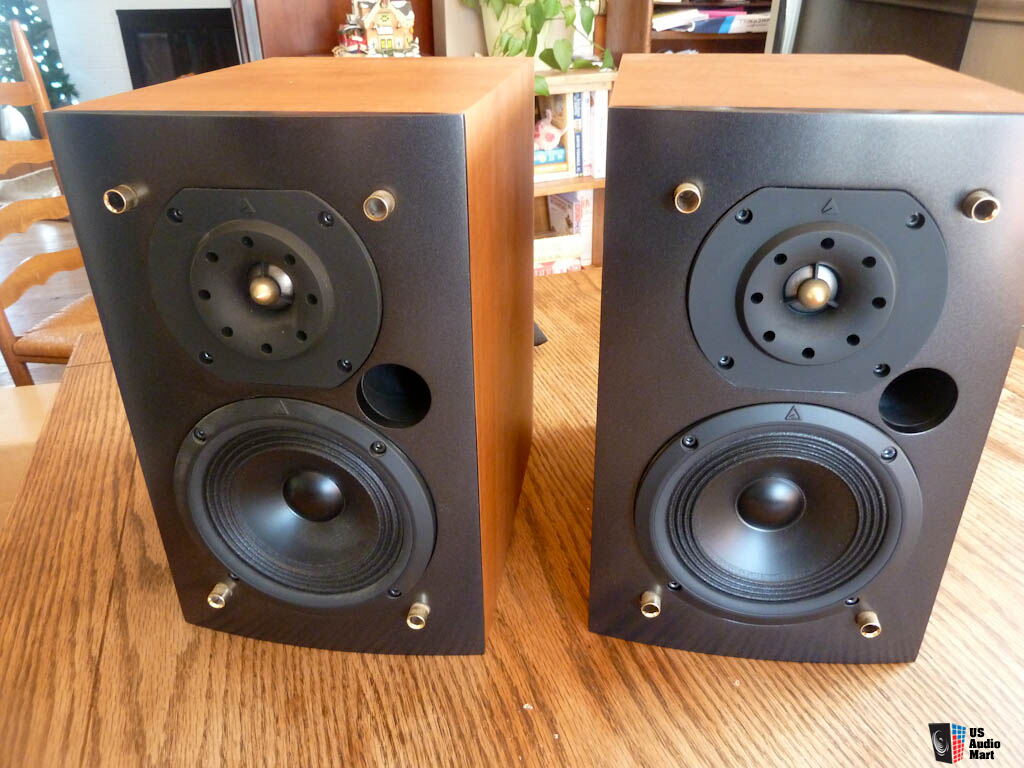 Triangle Titus 202 Stereophile Class B (1 owner and original box) Photo ...