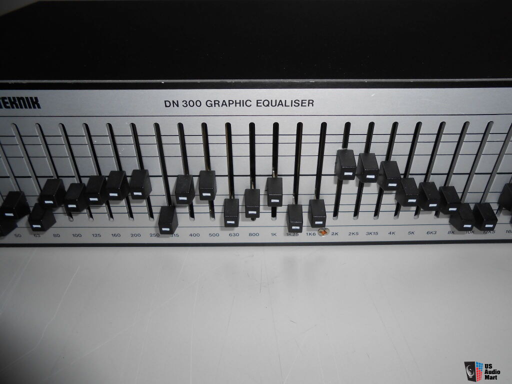 EQ - Klark Teknik - DN 300 Graphic Equalizer Photo #726771