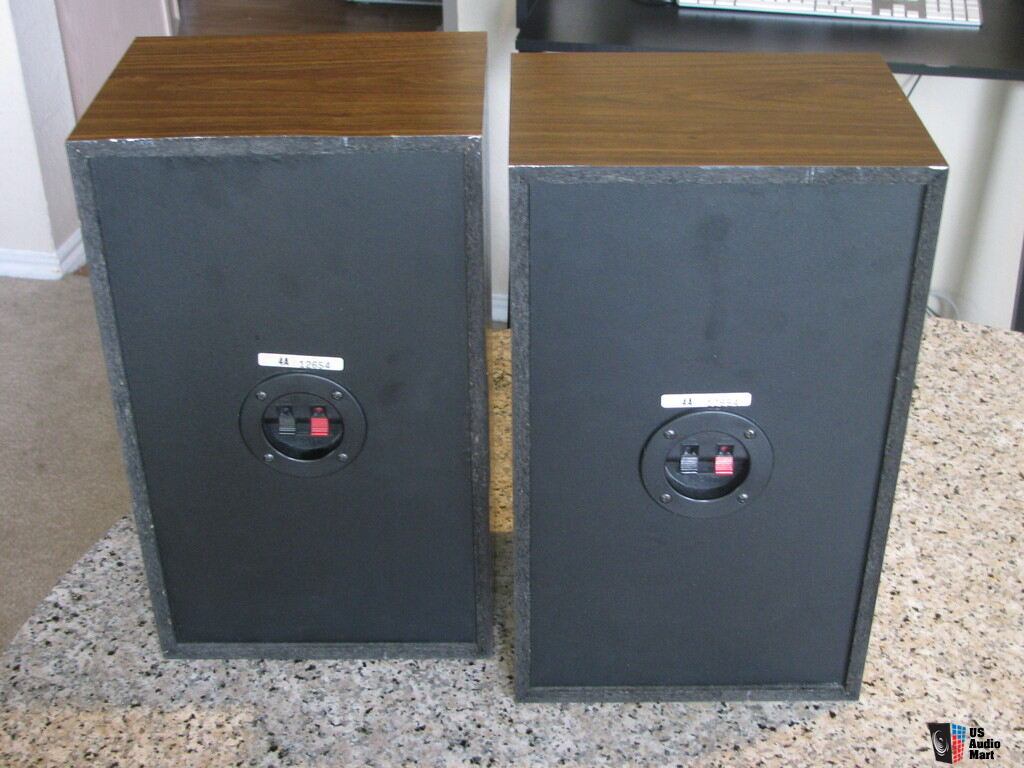 compact polk monitor 4a 2-way bookshelf speakers/1 needs