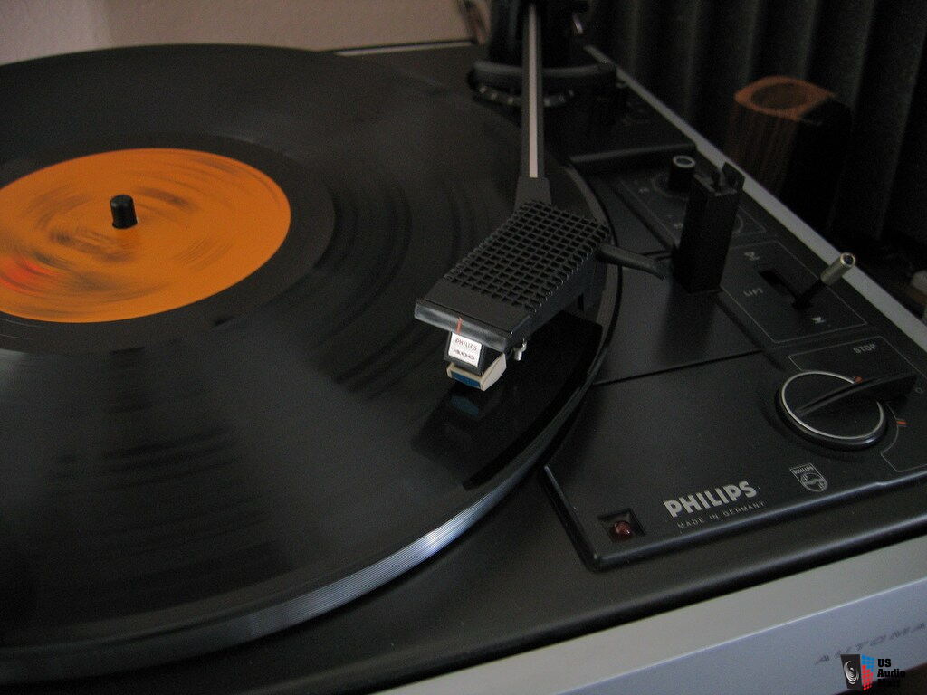 Philips GA-406 turntable in great condition-W/GP-400 cartridge and two ...