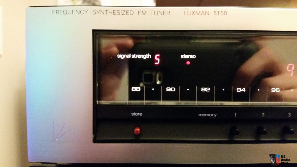 Luxman 5T50 Frequency Synthesized FM Tuner • One of the Laboratory